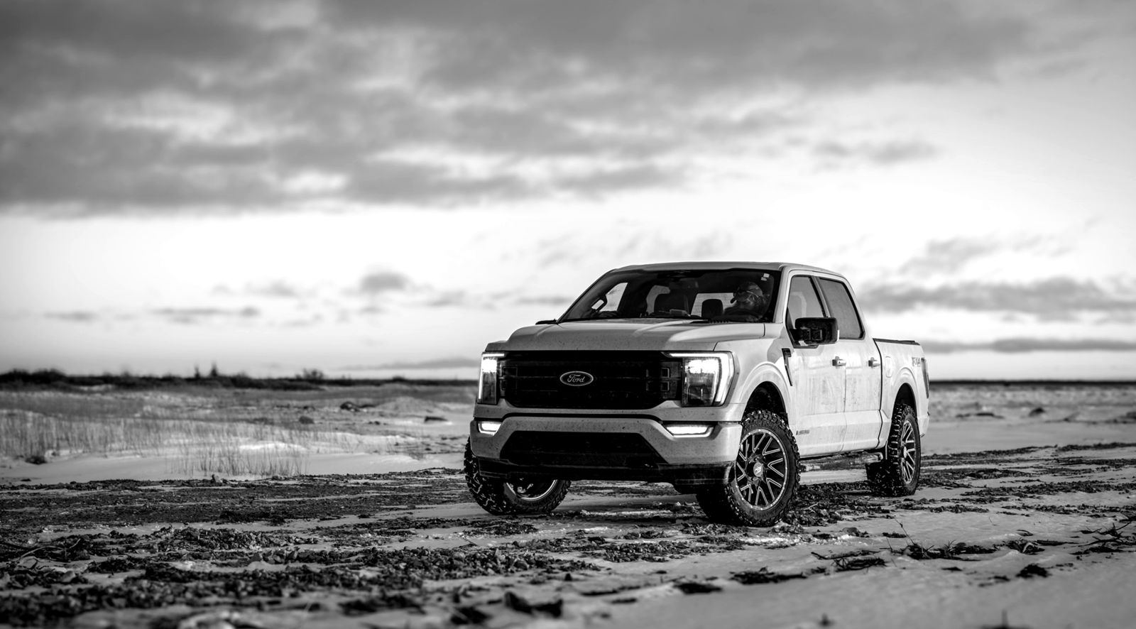 4x4 viewing pickup on the tundra at sunset